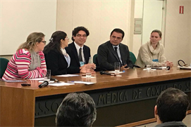 Mesa redonda com os professores